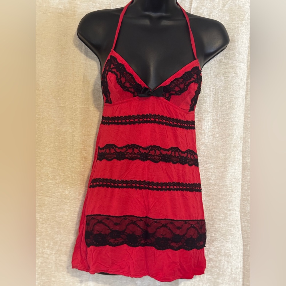 VINTAGE FREDERICK’S of HOLLYWOOD Elegant Red and Black Lace Chemise - Picture 4 of 8
